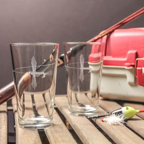 Fly Fishing Pint Glasses (Set of 4) - Picture 4 of 4